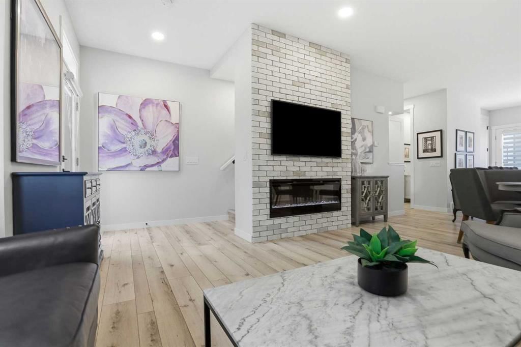 808 Greenbriar Common NW, Calgary — photo 4 of 50