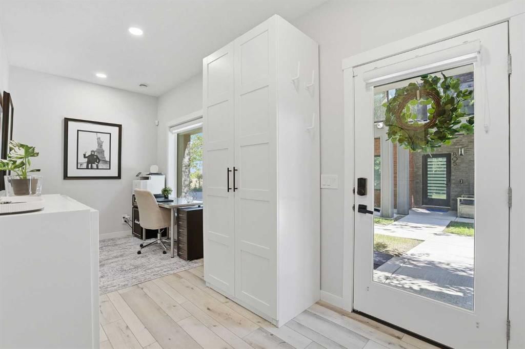 808 Greenbriar Common NW, Calgary — photo 5 of 50