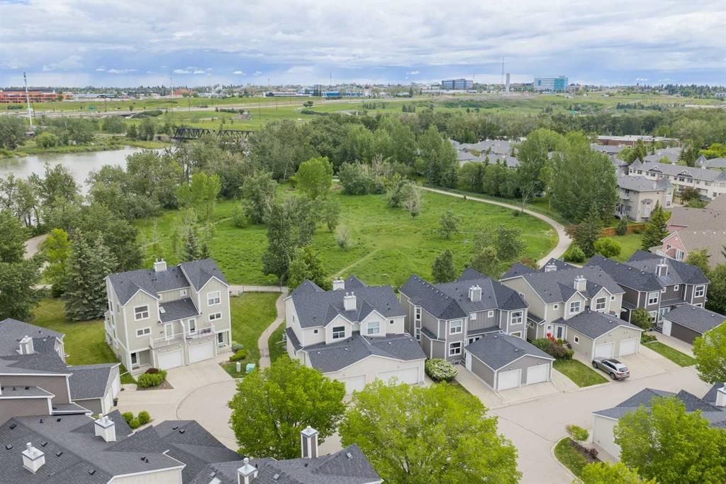 142 INGLEWOOD Point SE, Calgary — photo 3 of 45