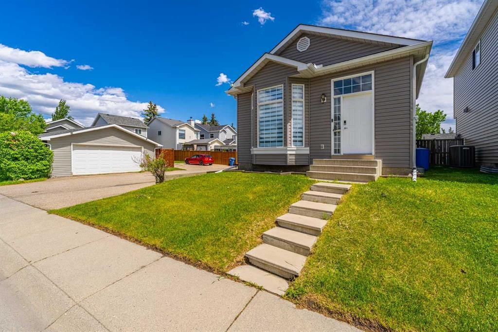 395 River Rock Circle SE, Calgary — photo 3 of 39