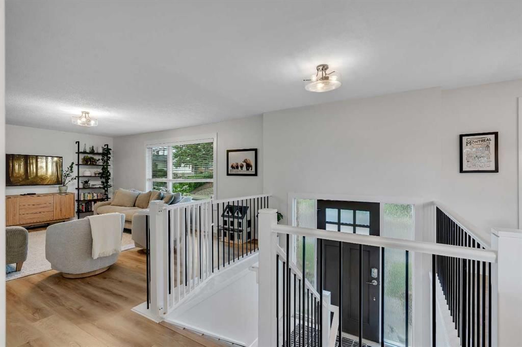 6256 Silver Springs Hill NW, Calgary — photo 2 of 45