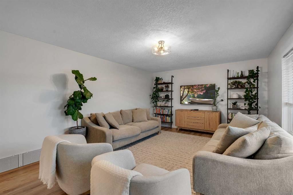 6256 Silver Springs Hill NW, Calgary — photo 4 of 45