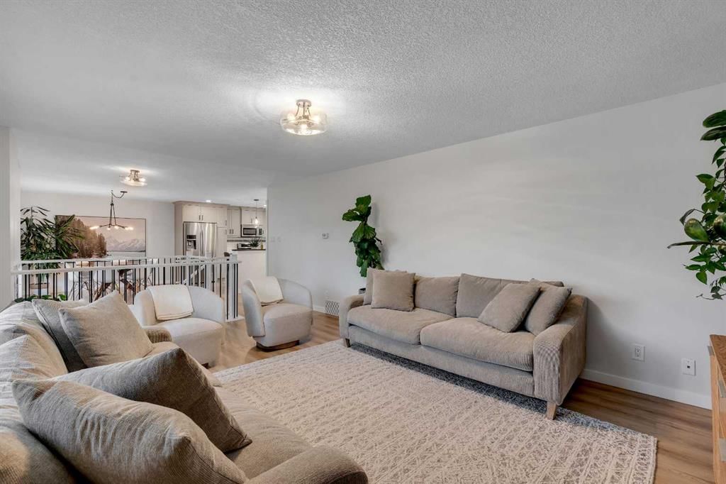 6256 Silver Springs Hill NW, Calgary — photo 5 of 45