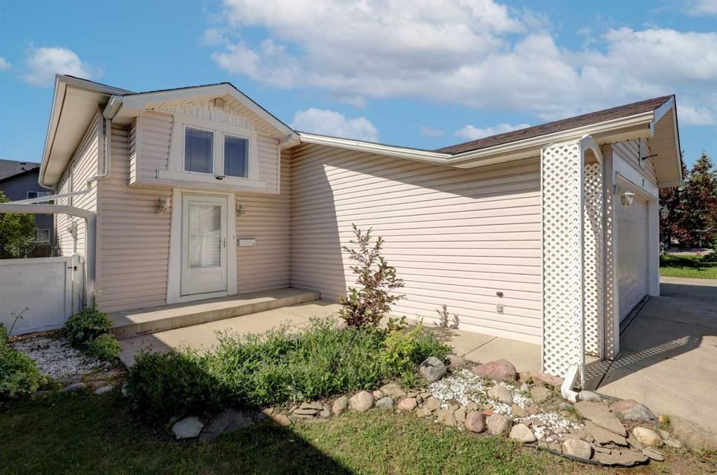 7 Canoe Close, Airdrie — photo 2 of 37