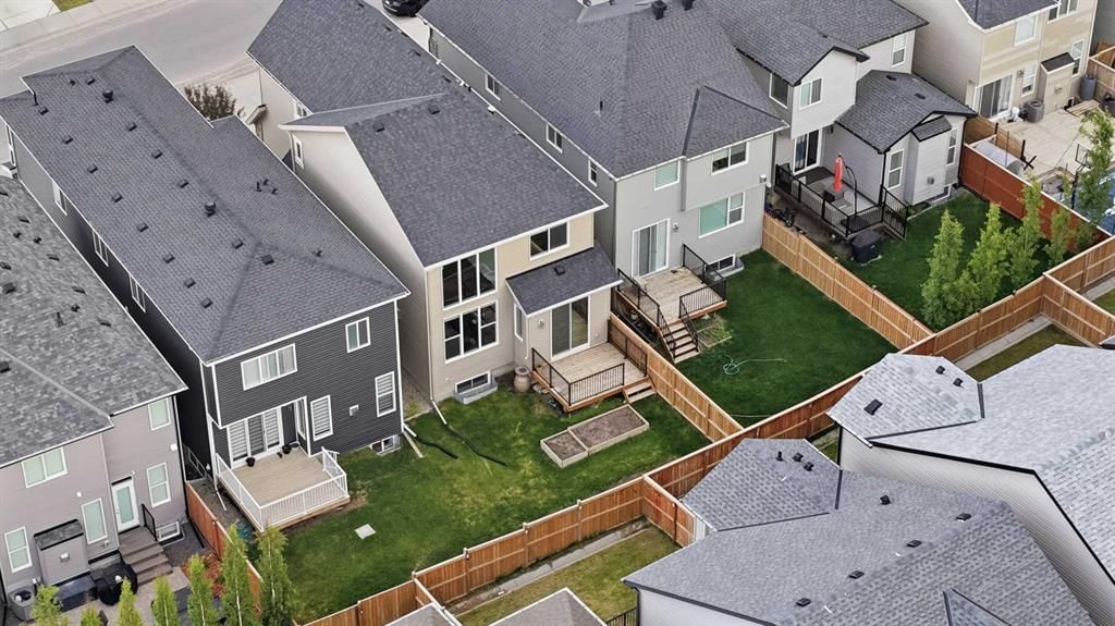 37 Nolanhurst Crescent NW, Calgary — photo 2 of 50
