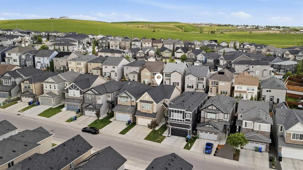 37 Nolanhurst Crescent NW, Calgary — photo 3 of 50
