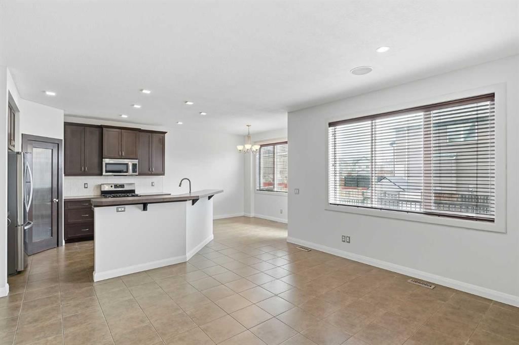 121 Copperstone Close SE, Calgary — photo 4 of 50