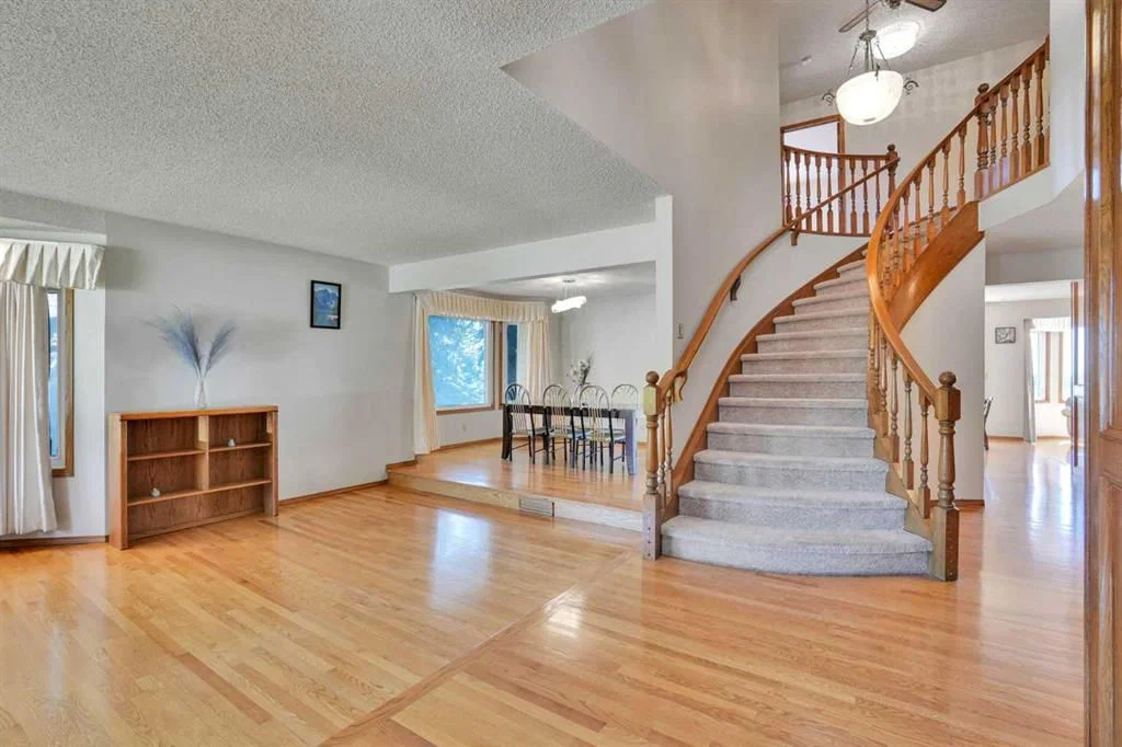 88 Edelweiss Drive NW, Calgary — photo 2 of 42