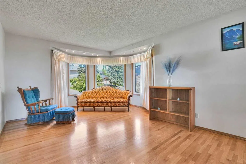 88 Edelweiss Drive NW, Calgary — photo 3 of 42