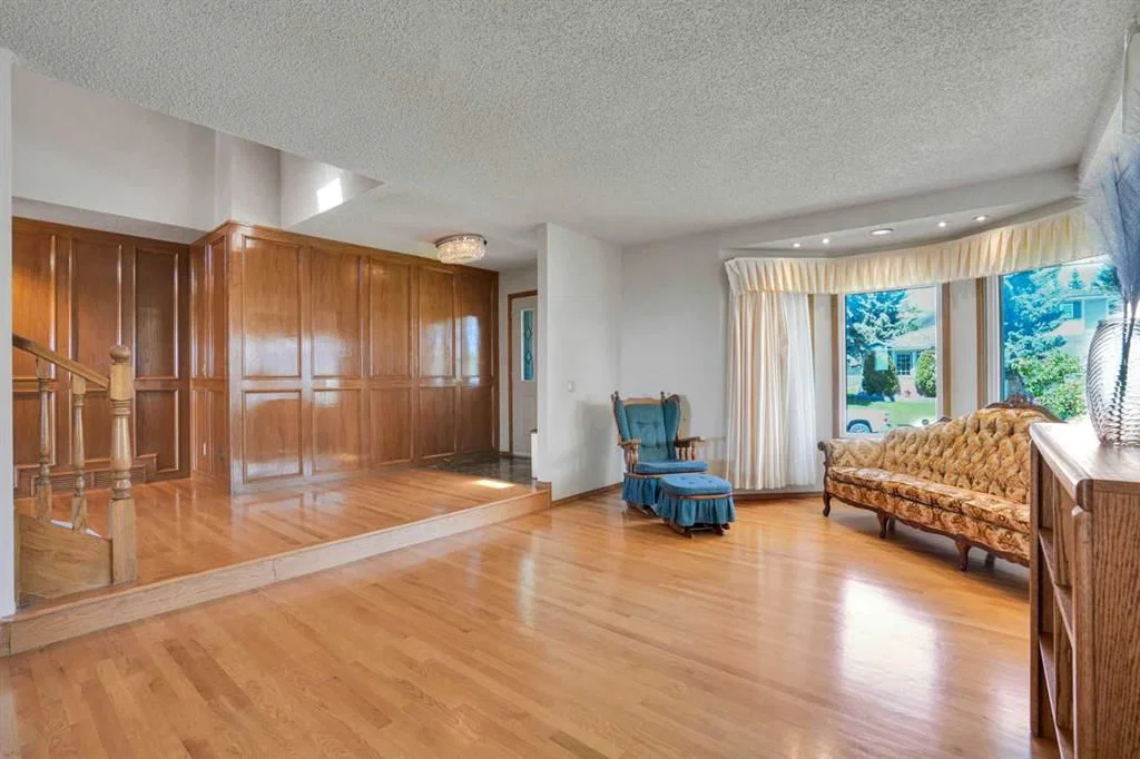 88 Edelweiss Drive NW, Calgary — photo 4 of 42
