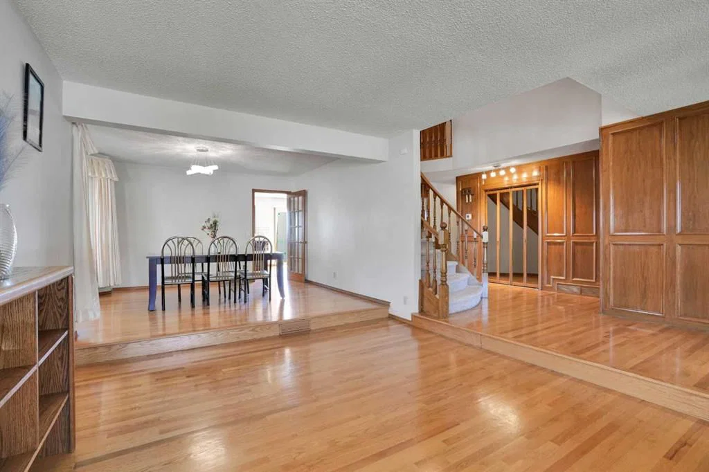 88 Edelweiss Drive NW, Calgary — photo 5 of 42