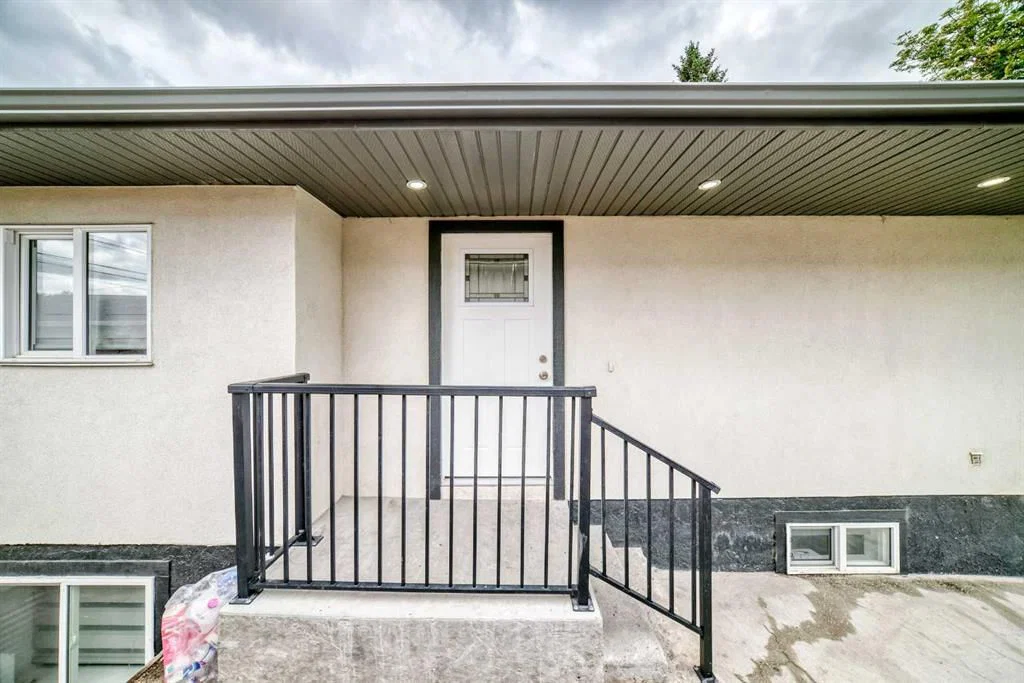 611 Penbrooke Road SE, Calgary — photo 3 of 46