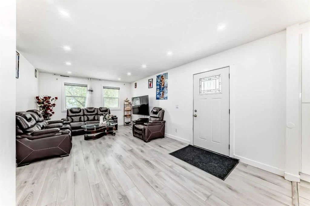 611 Penbrooke Road SE, Calgary — photo 5 of 46