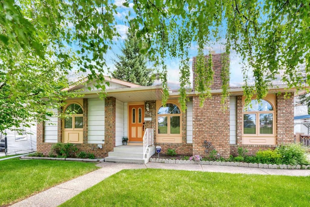 808 Canterbury Drive SW, Calgary — main listing photo