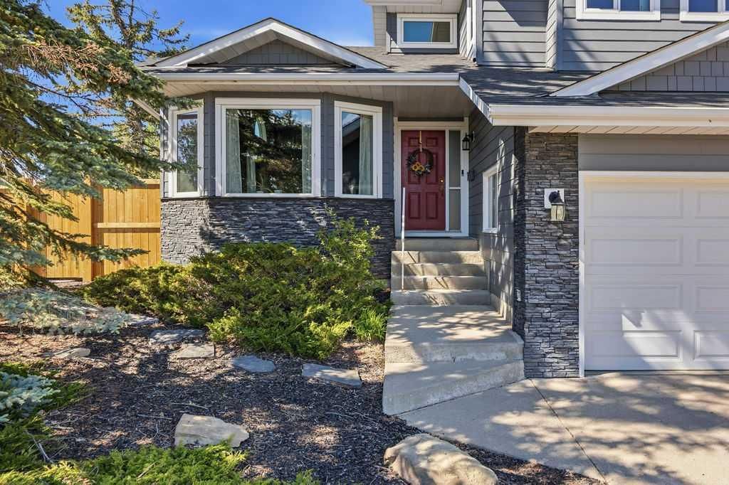145 Straddock Crescent SW, Calgary — photo 4 of 49