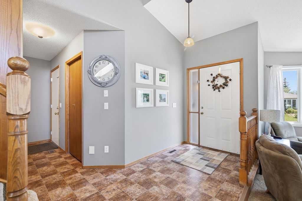 145 Straddock Crescent SW, Calgary — photo 5 of 49