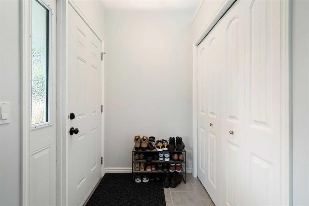 259 Woodside Circle SW, Calgary — photo 4 of 47