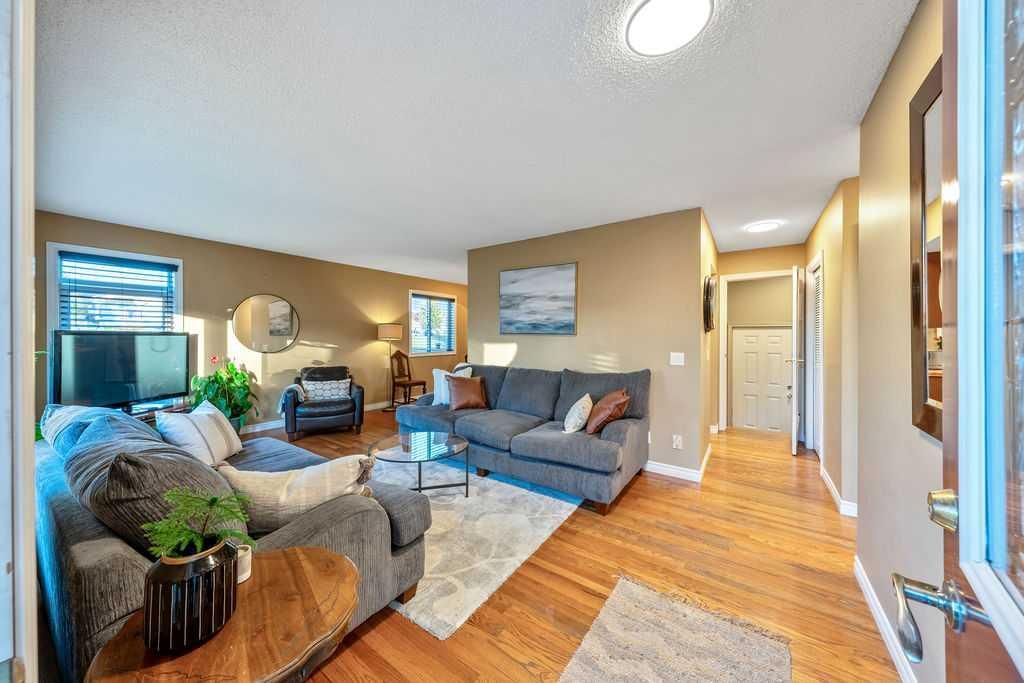 71 Templeson Road NE, Calgary — photo 5 of 44