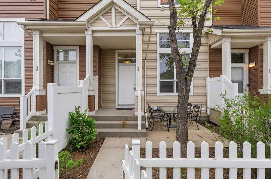 77 Elgin Gardens SE, Calgary — photo 3 of 44