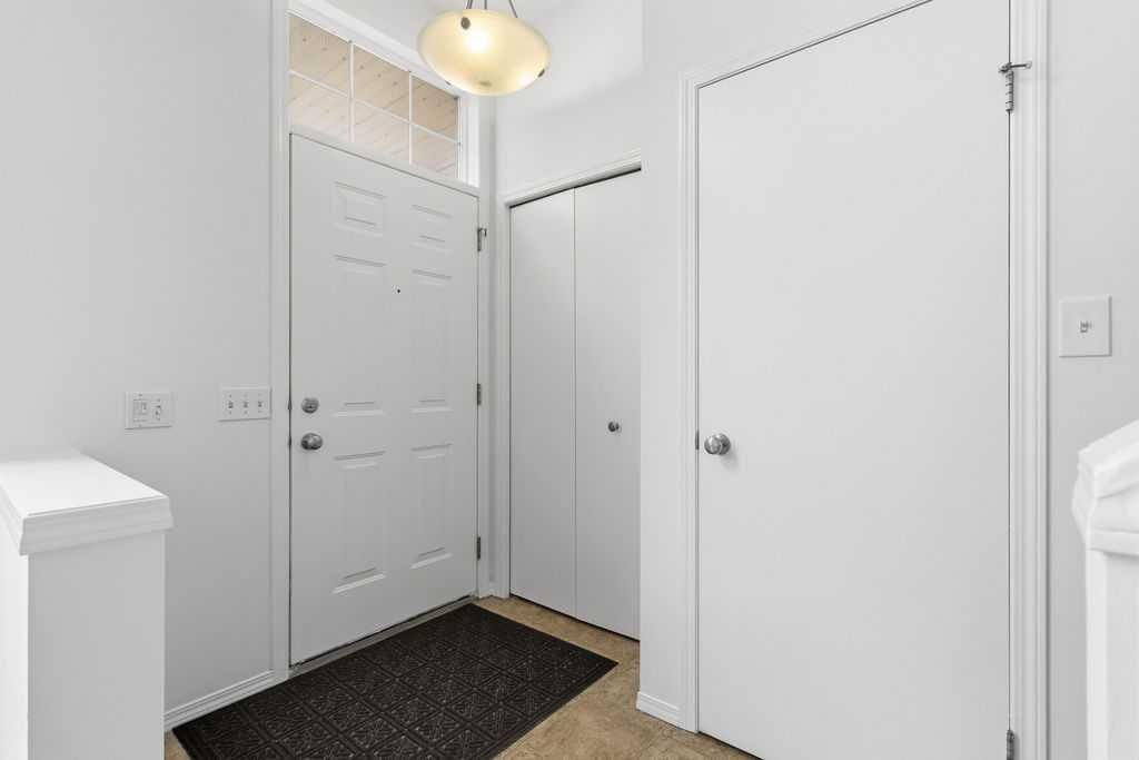 77 Elgin Gardens SE, Calgary — photo 4 of 44