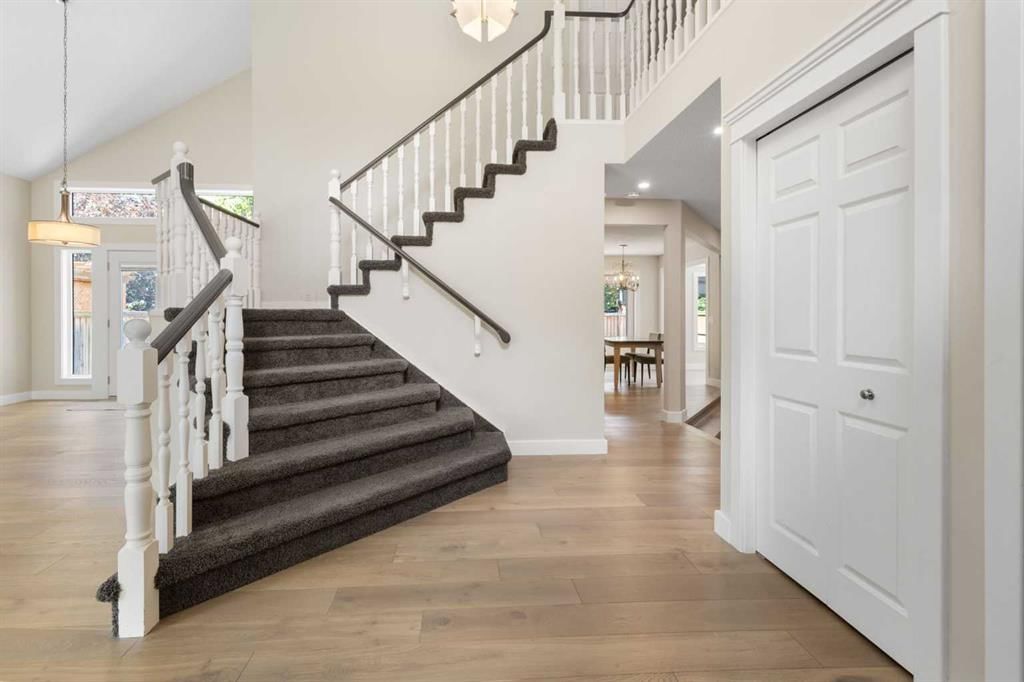132 Woodhaven Road SW, Calgary — photo 4 of 50