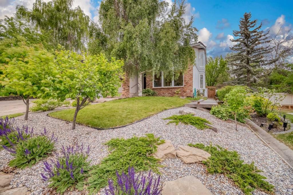 107 Edgehill Court NW, Calgary — photo 3 of 46