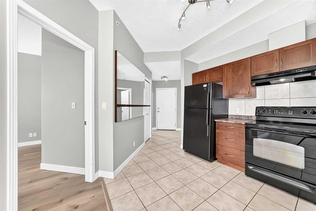 1016, 1053 10 Street SW, Calgary — photo 2 of 30