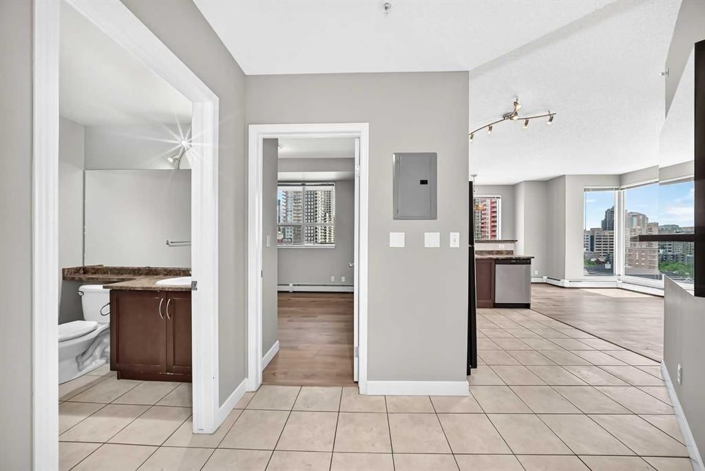 1016, 1053 10 Street SW, Calgary — photo 3 of 30