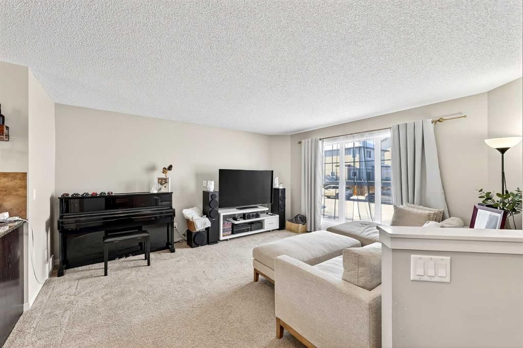 336 Cranberry Circle SE, Calgary — photo 4 of 31