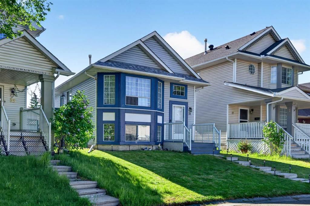 31 Martinridge Grove NE, Calgary — photo 3 of 49