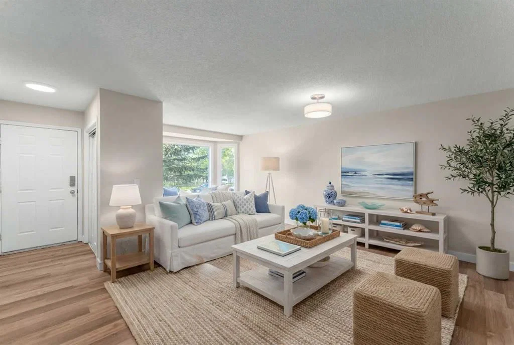 7609 36 Avenue NW, Calgary — main listing photo