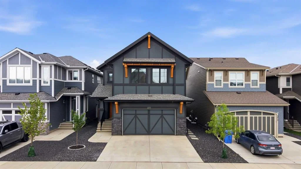 377 Magnolia Way SE, Calgary — main listing photo