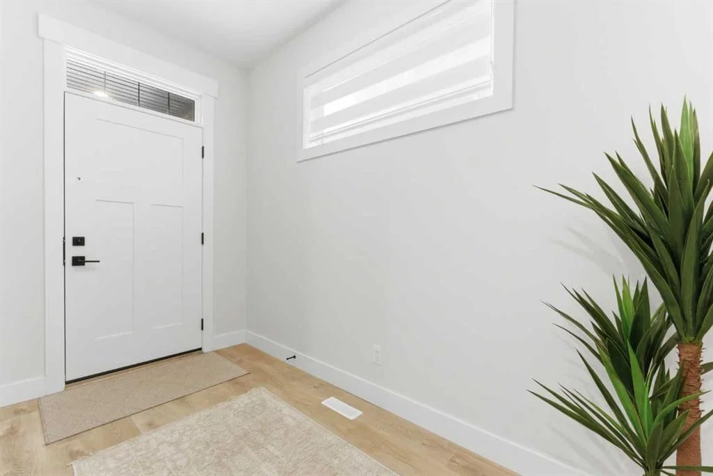 377 Magnolia Way SE, Calgary — photo 2 of 50