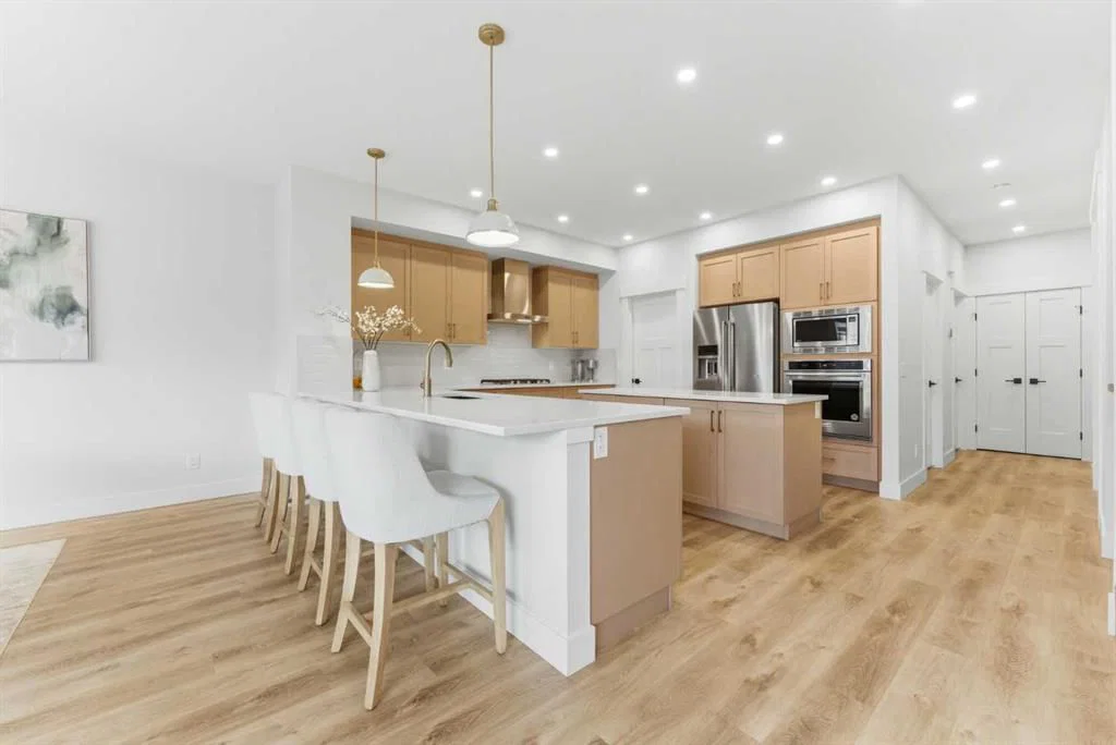 377 Magnolia Way SE, Calgary — photo 3 of 50