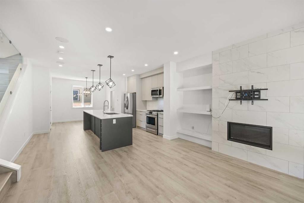 2105 5 Street NW, Calgary — photo 2 of 41