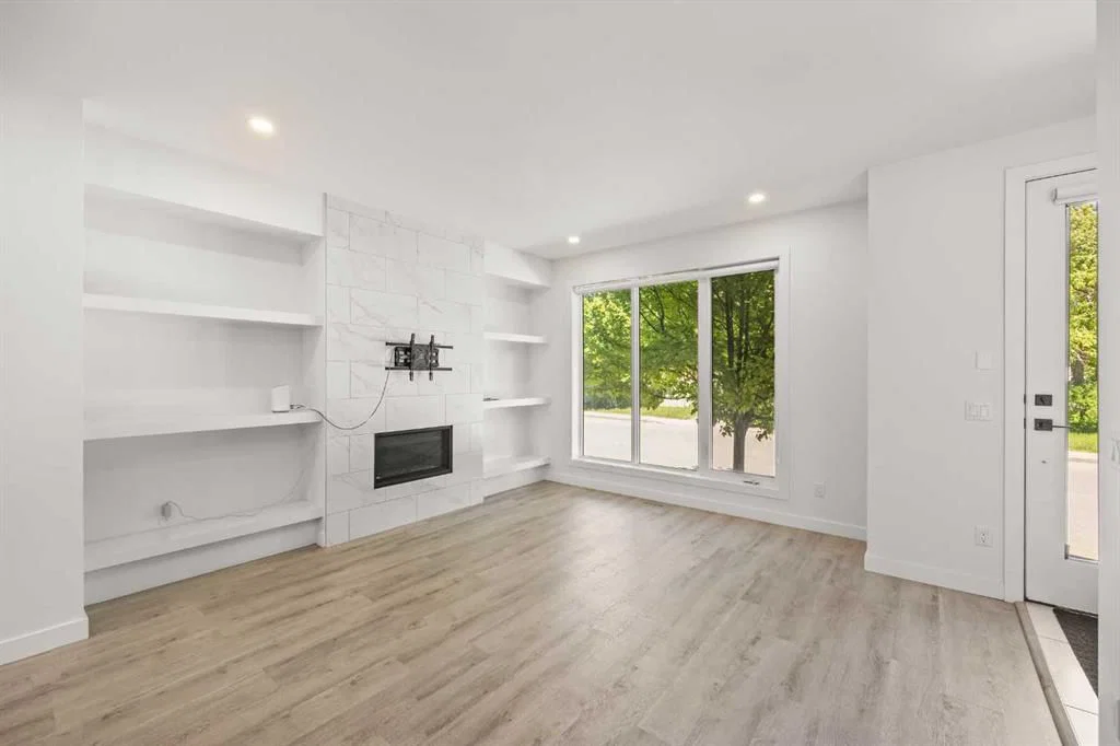 2105 5 Street NW, Calgary — photo 4 of 41
