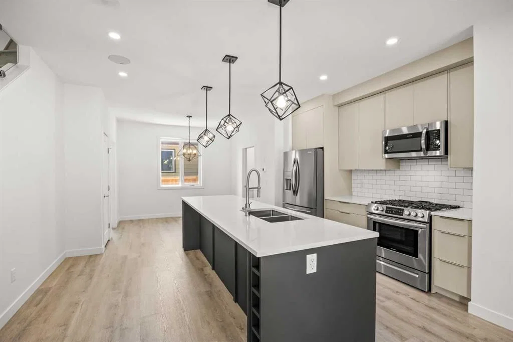 2105 5 Street NW, Calgary — photo 5 of 41