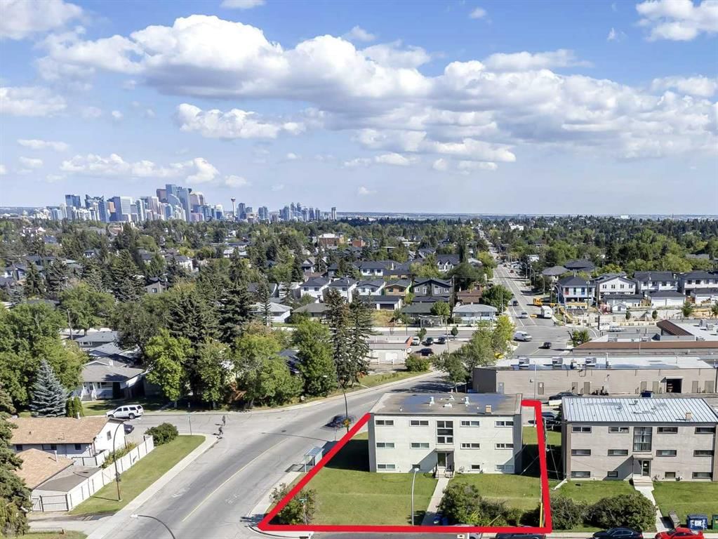 2705 38 Street SW, Calgary — main listing photo