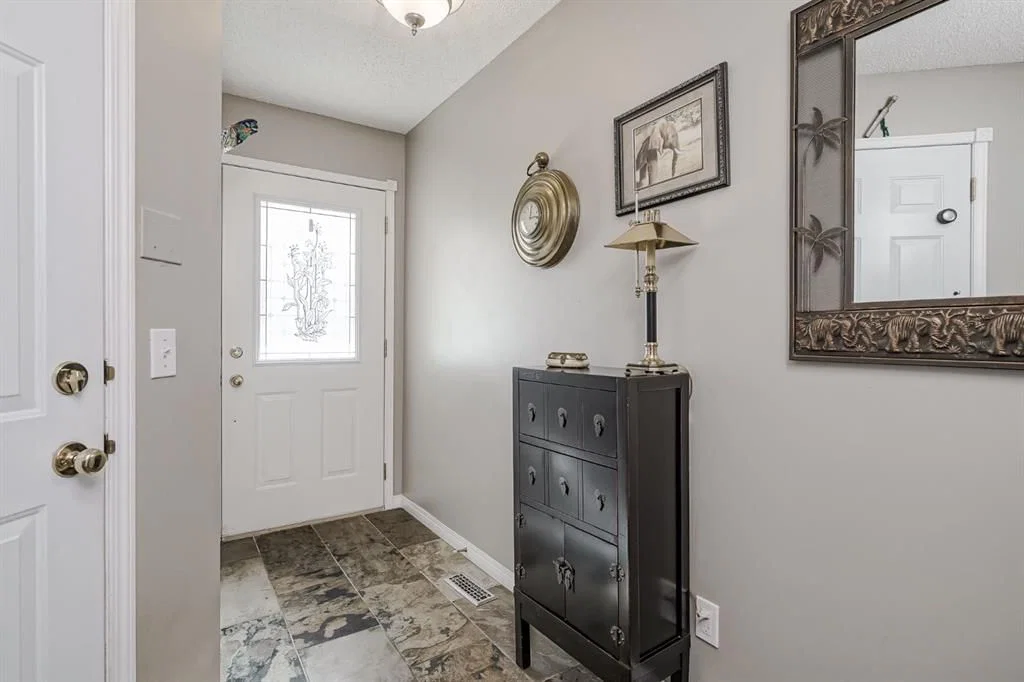 25, 200 Sandstone Drive NW, Calgary — photo 5 of 38