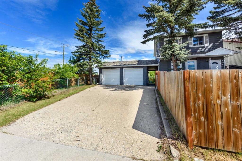 120 Whitefield Drive NE, Calgary — photo 2 of 33