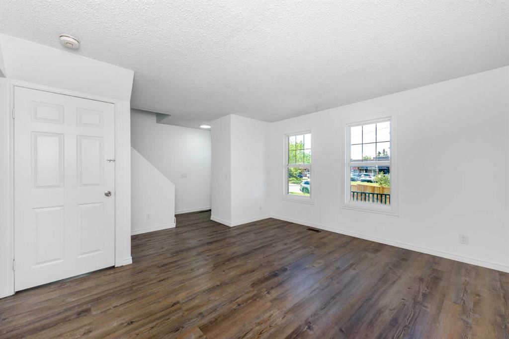 120 Whitefield Drive NE, Calgary — photo 5 of 33