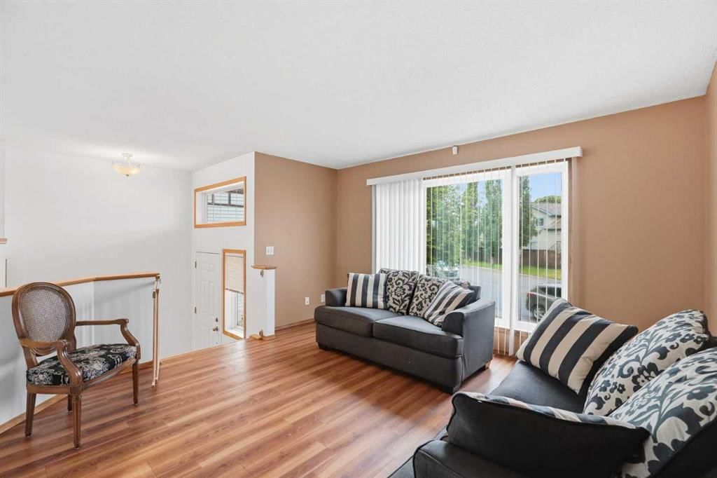 324 Mt Aberdeen Close SE, Calgary — photo 4 of 28