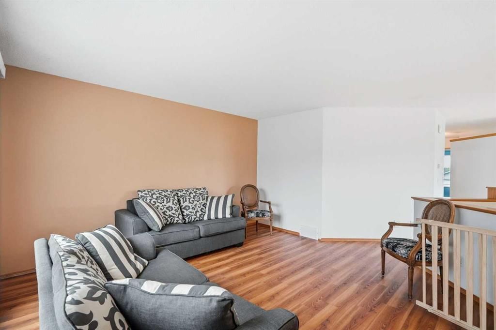324 Mt Aberdeen Close SE, Calgary — photo 5 of 28