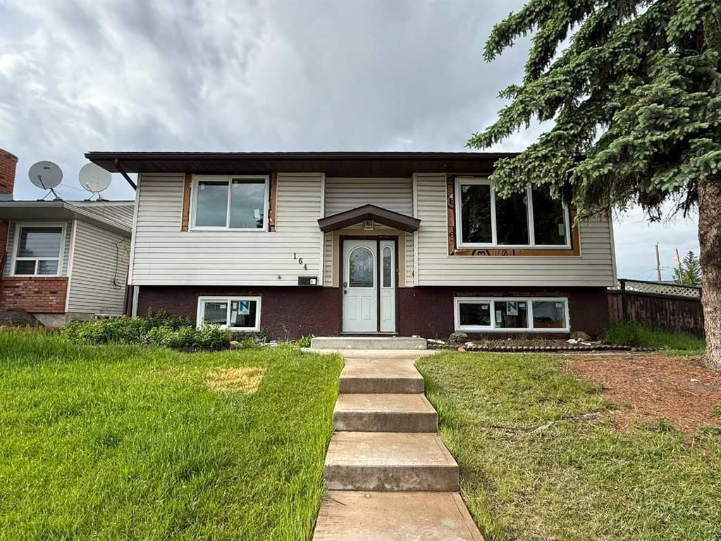 164 Manora Crescent NE, Calgary — main listing photo