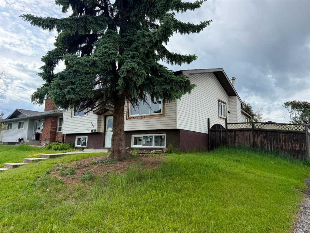 164 Manora Crescent NE, Calgary — photo 2 of 2