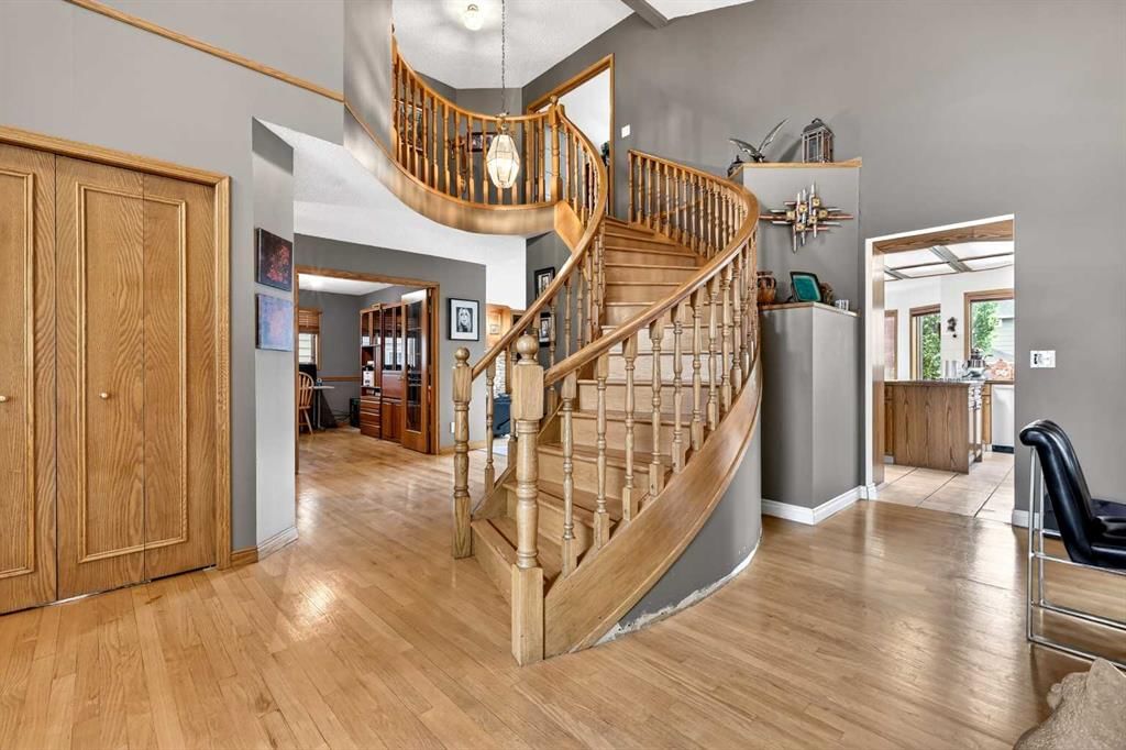 1387 Sunwood Road SE, Calgary — photo 3 of 48