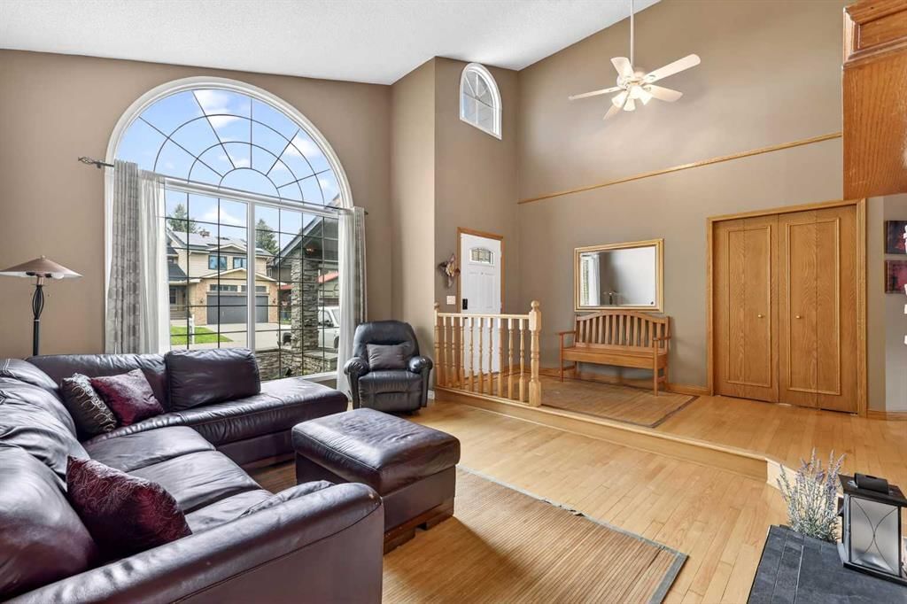 1387 Sunwood Road SE, Calgary — photo 5 of 48
