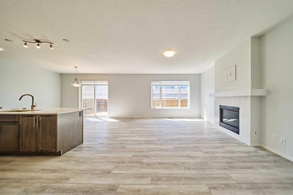 85 Yorkstone Heath SW, Calgary — photo 5 of 50