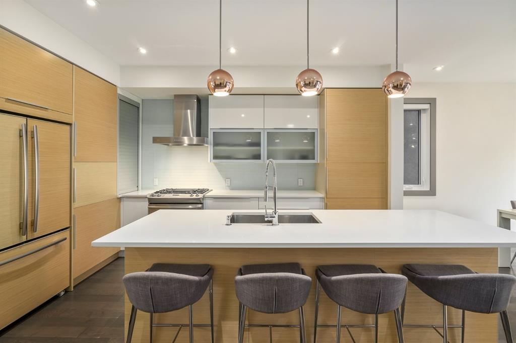 1826 37 Avenue SW, Calgary — photo 3 of 50