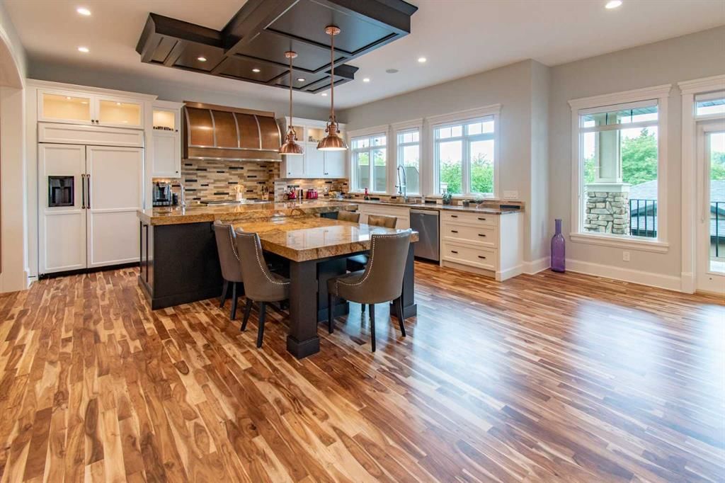 1318 Windsor Street NW, Calgary — photo 5 of 50